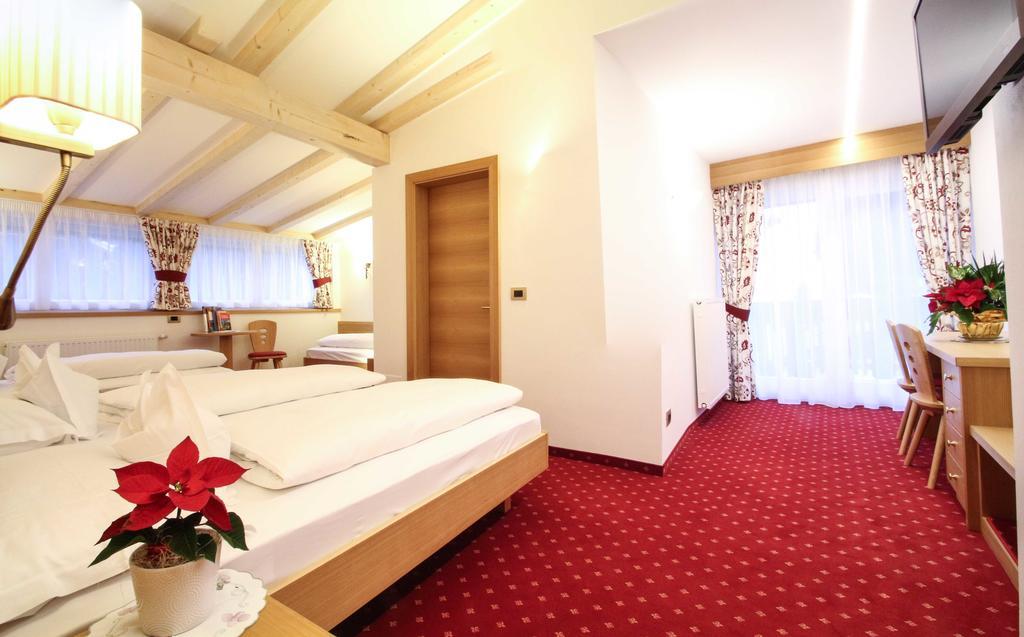 Bed and Breakfast Garni Crepaz Сельва-ді-Валь-Гардена Номер фото