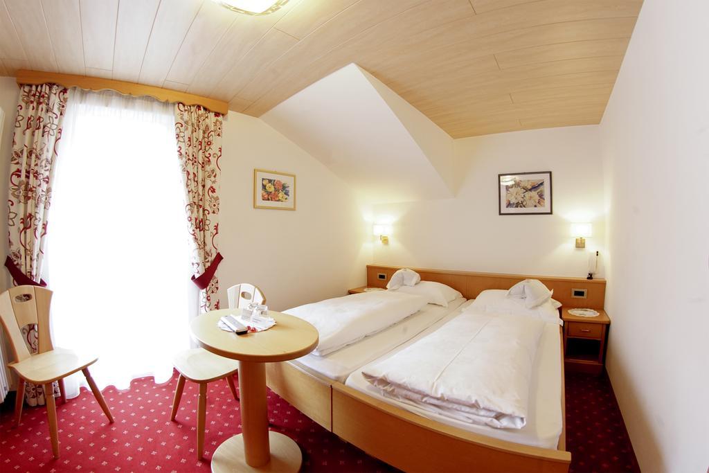 Bed and Breakfast Garni Crepaz Сельва-ді-Валь-Гардена Екстер'єр фото