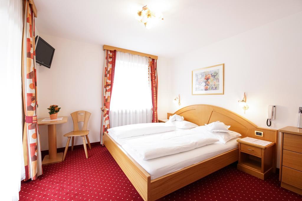 Bed and Breakfast Garni Crepaz Сельва-ді-Валь-Гардена Екстер'єр фото